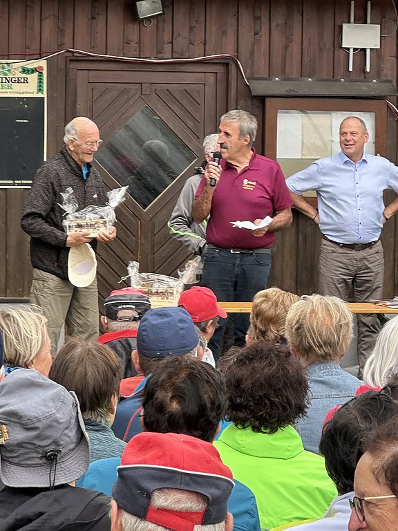 Bezirkswandertag_17._Sept._2025_Altenberg_-_Prämierung_Karl_Würfl_IMG_8815.jpg